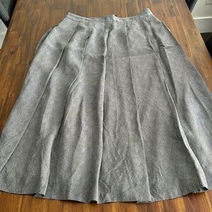 3/$15  Pleated skirt. Navy & white. Lined. Size 44 (EU). 16
